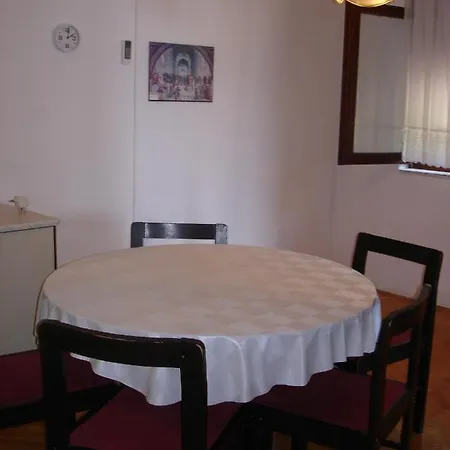 Apartment Mate I Dinka
