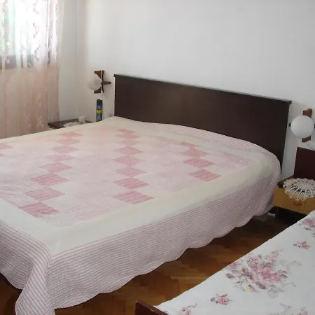 Apartment Mate I Dinka