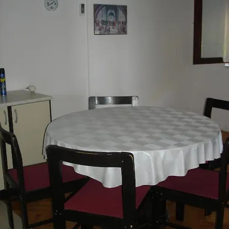 Apartment Mate I Dinka